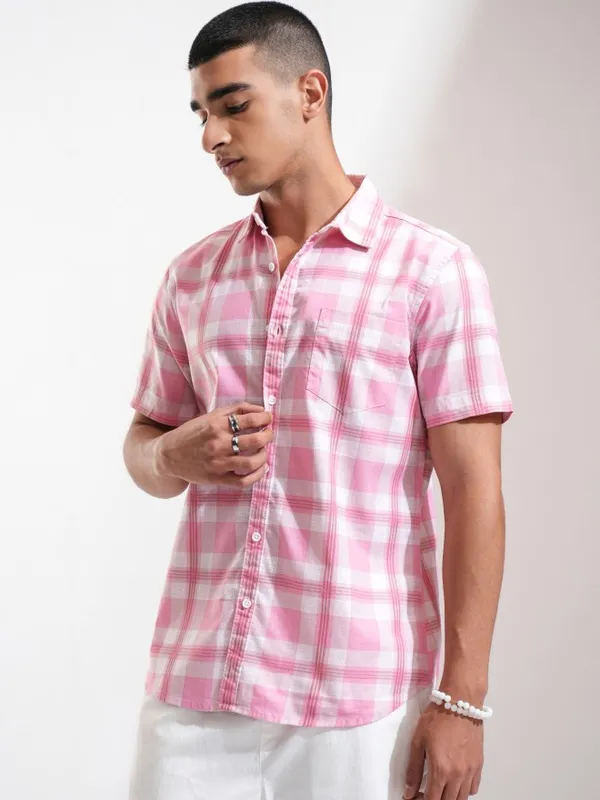 Highlander Men Pink Striped Regular Fit Casual Shirt