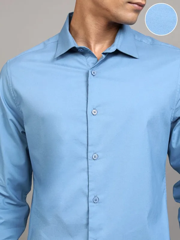 Locomotive Men Blue Solid Slim Fit Casual Shirt