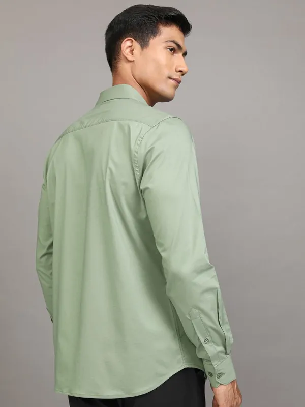 Locomotive Men Green Solid Slim Fit Casual Shirt