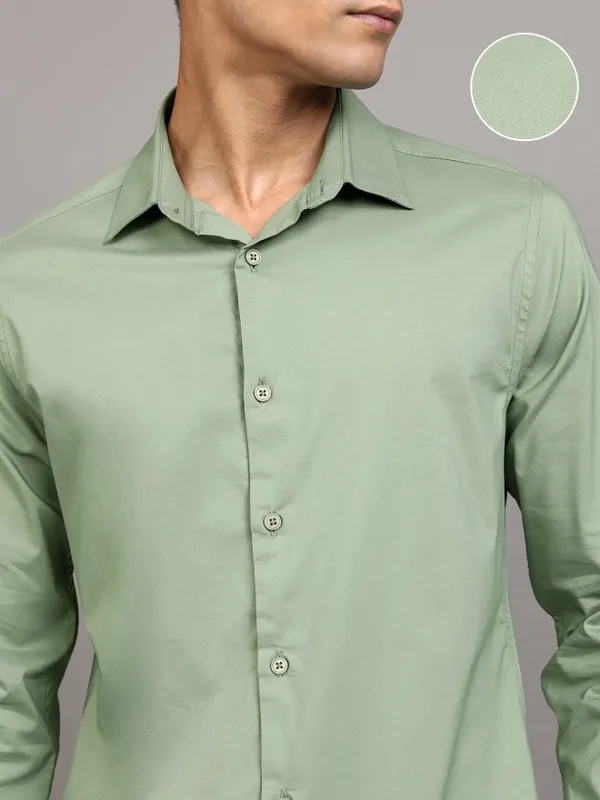 Locomotive Men Green Solid Slim Fit Casual Shirt