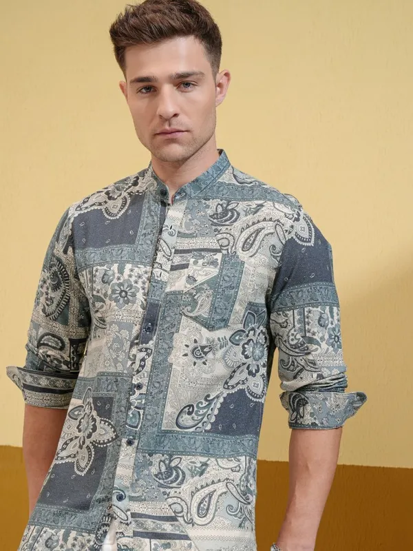 Locomotive Men Cream Printed Regular Fit Casual Shirt