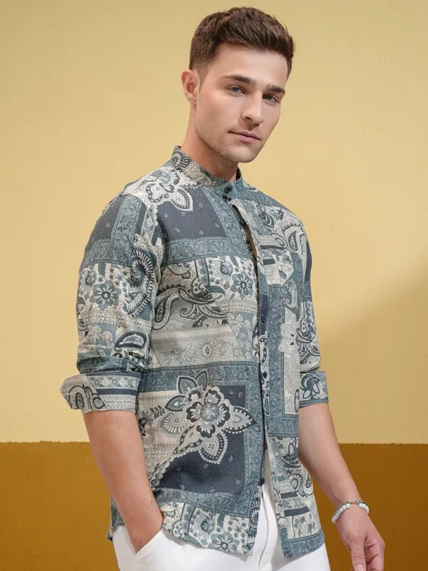 Locomotive Men Cream Printed Regular Fit Casual Shirt