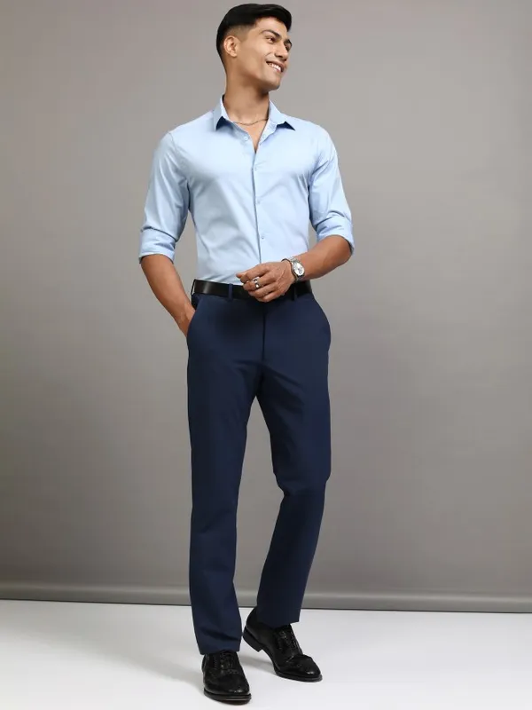 Locomotive Men Blue Solid Slim Fit Casual Shirt
