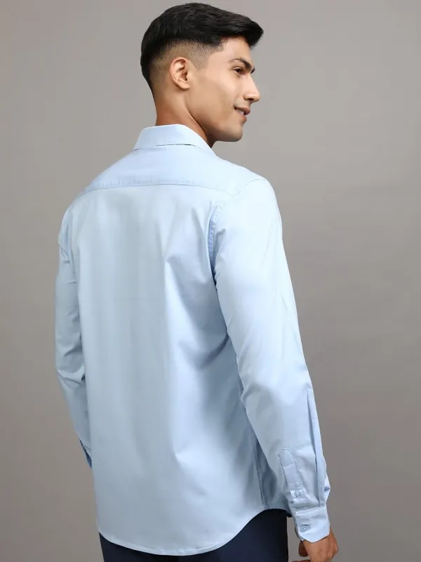 Locomotive Men Blue Solid Slim Fit Casual Shirt