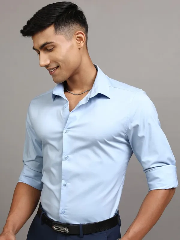 Locomotive Men Blue Solid Slim Fit Casual Shirt