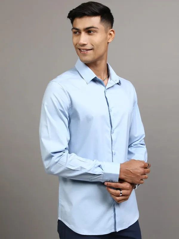 Locomotive Men Blue Solid Slim Fit Casual Shirt