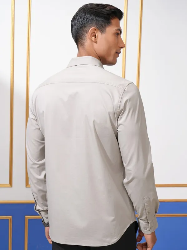 Locomotive Men Grey Solid Slim Fit Casual Shirt