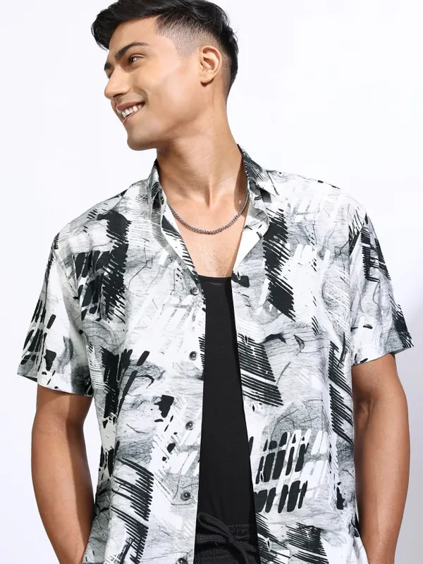 Locomotive Men Grey Printed Relaxed Fit Casual Shirt