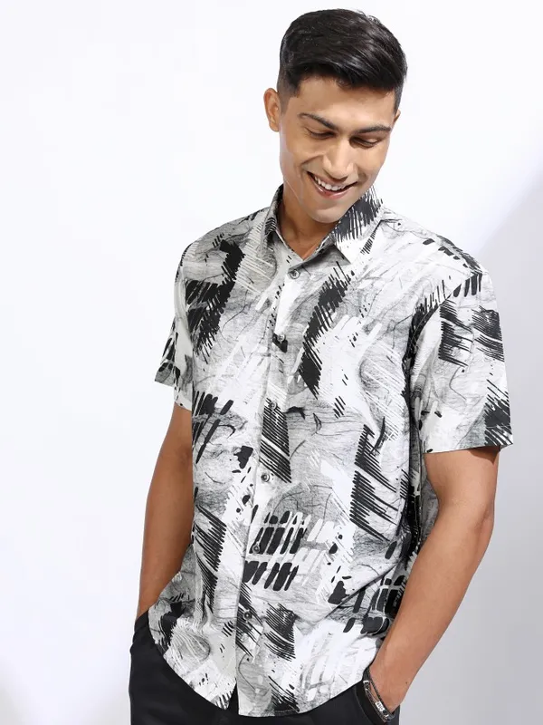 Locomotive Men Grey Printed Relaxed Fit Casual Shirt