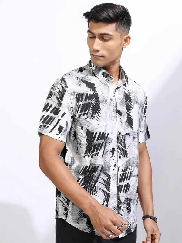 Locomotive Men Grey Printed Relaxed Fit Casual Shirt