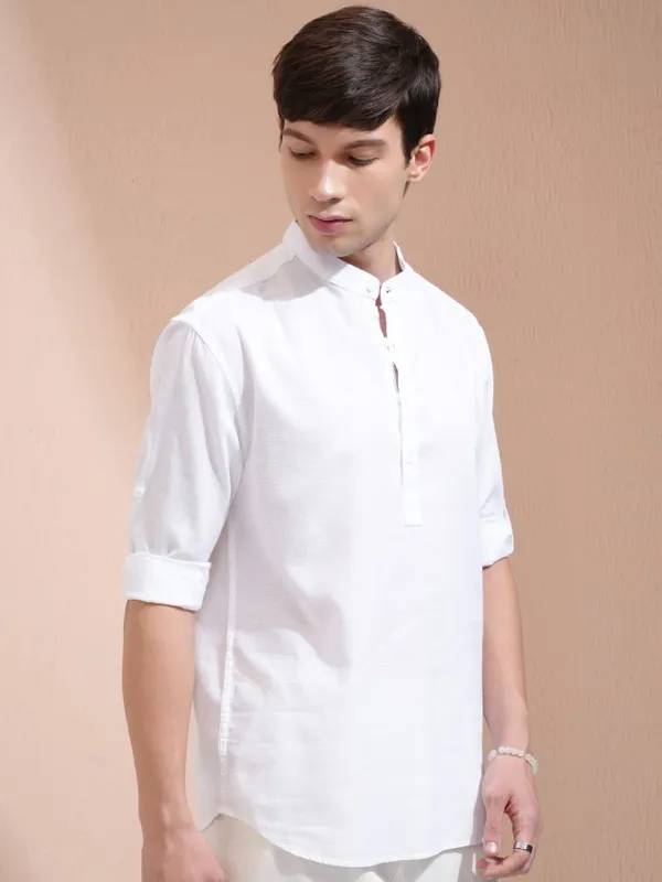 Highlander Men White Solid Relaxed Fit Casual Shirt