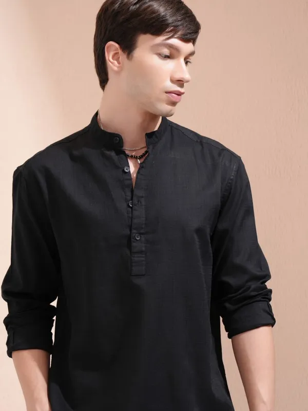 Highlander Men Black Solid Relaxed Fit Casual Shirt