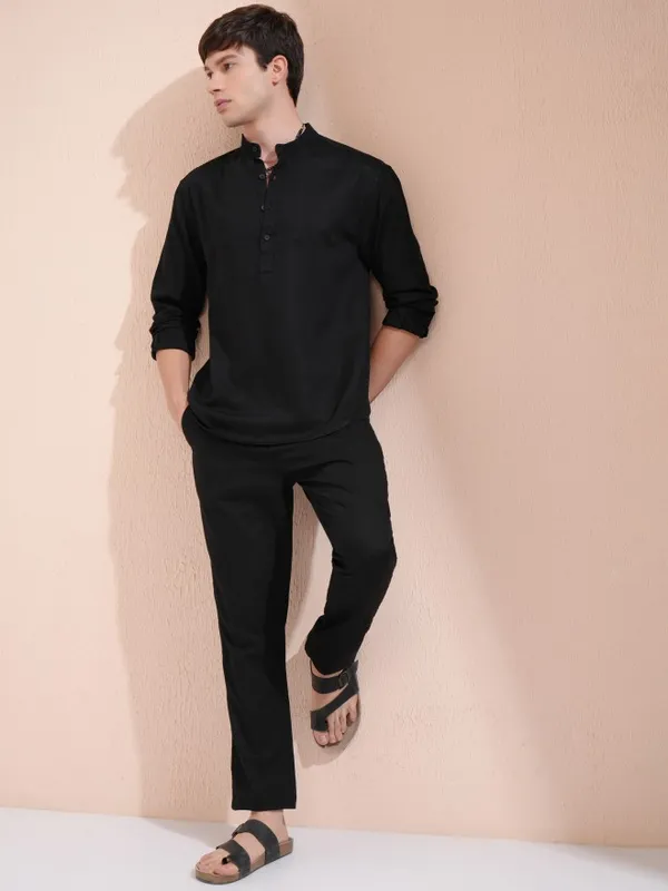 Highlander Men Black Solid Relaxed Fit Casual Shirt