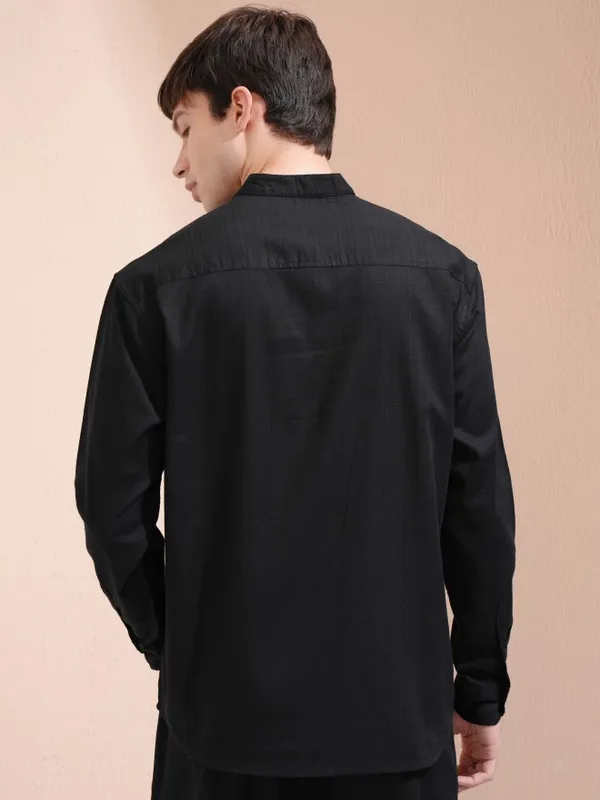 Highlander Men Black Solid Relaxed Fit Casual Shirt