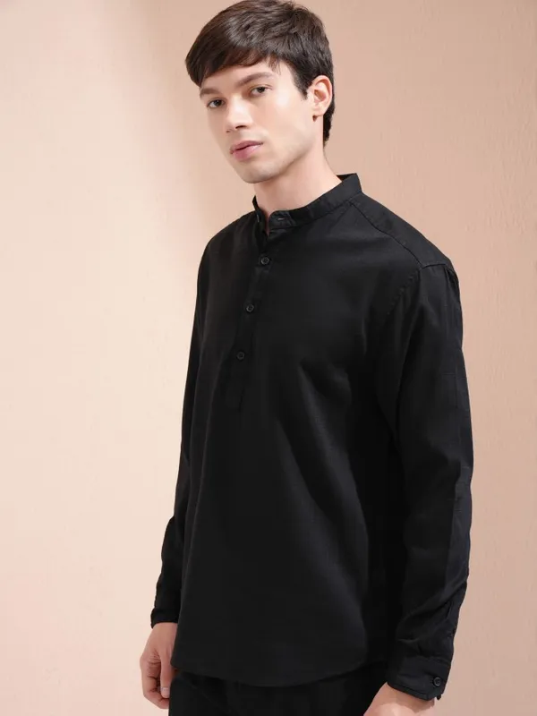 Highlander Men Black Solid Relaxed Fit Casual Shirt