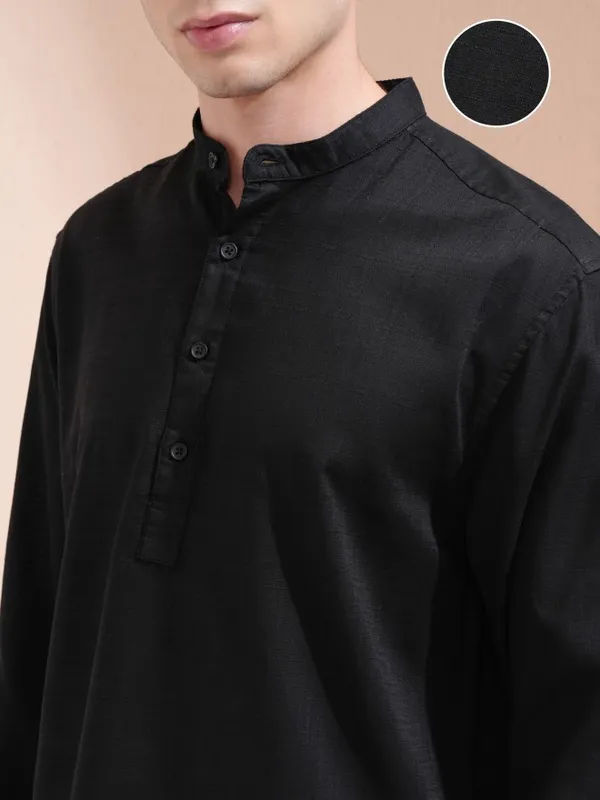 Highlander Men Black Solid Relaxed Fit Casual Shirt