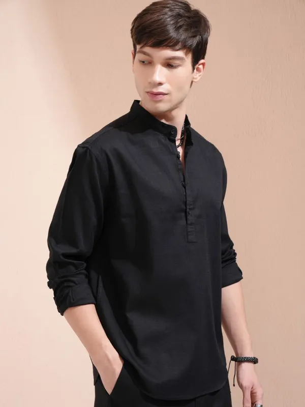 Highlander Men Black Solid Relaxed Fit Casual Shirt