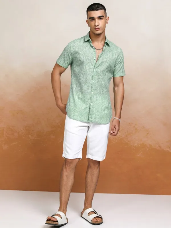 Highlander Men Green Printed Regular Fit Casual Shirts