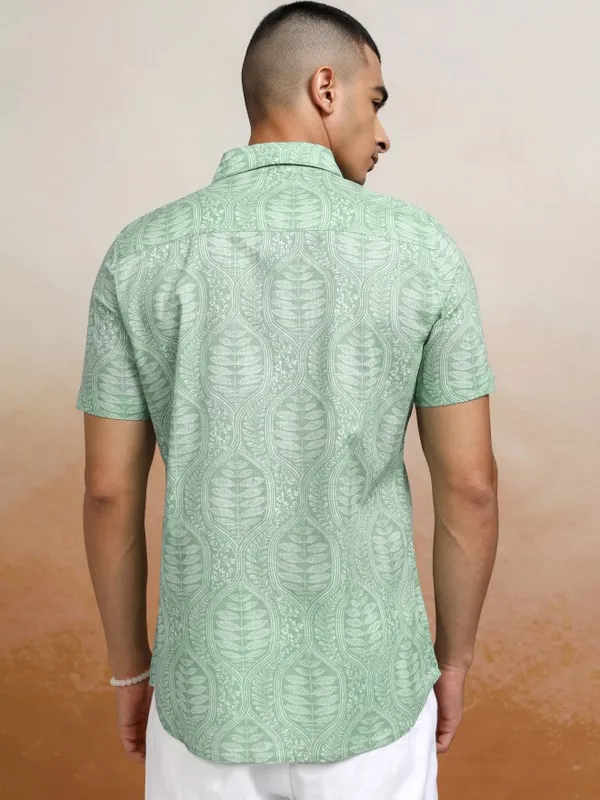 Highlander Men Green Printed Regular Fit Casual Shirts