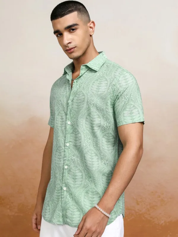 Highlander Men Green Printed Regular Fit Casual Shirts