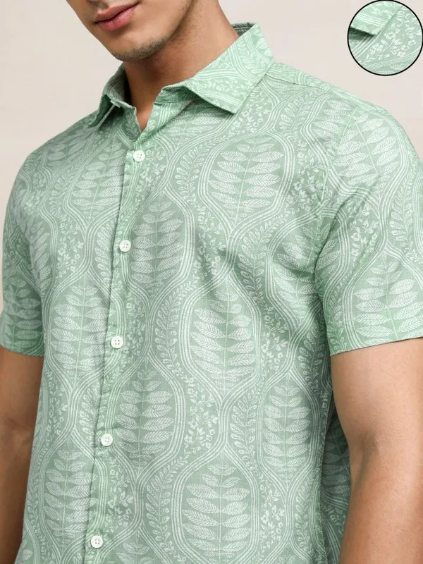 Highlander Men Green Printed Regular Fit Casual Shirts