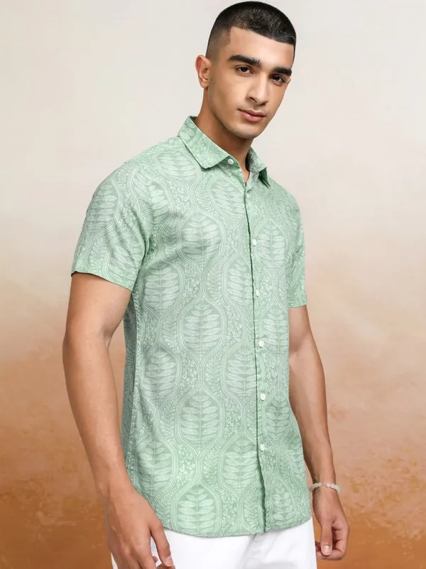 Highlander Men Green Printed Regular Fit Casual Shirts