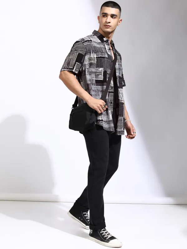 Highlander Men Grey Printed Relaxed Fit Casual Shirt