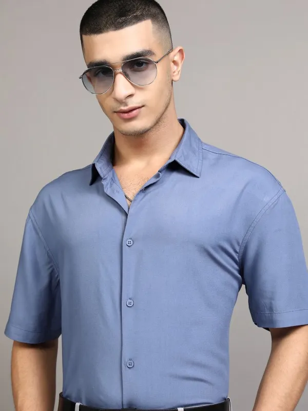 Highlander Men Blue Solid Relaxed Fit Casual Shirt
