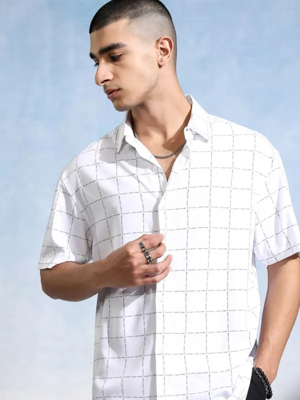 Highlander Men White Checked Relaxed Fit Casual Shirt