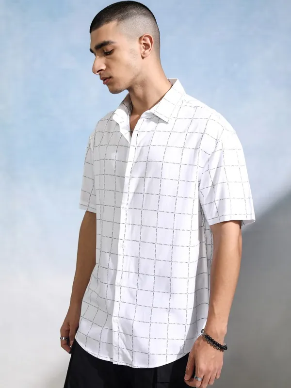 Highlander Men White Checked Relaxed Fit Casual Shirt