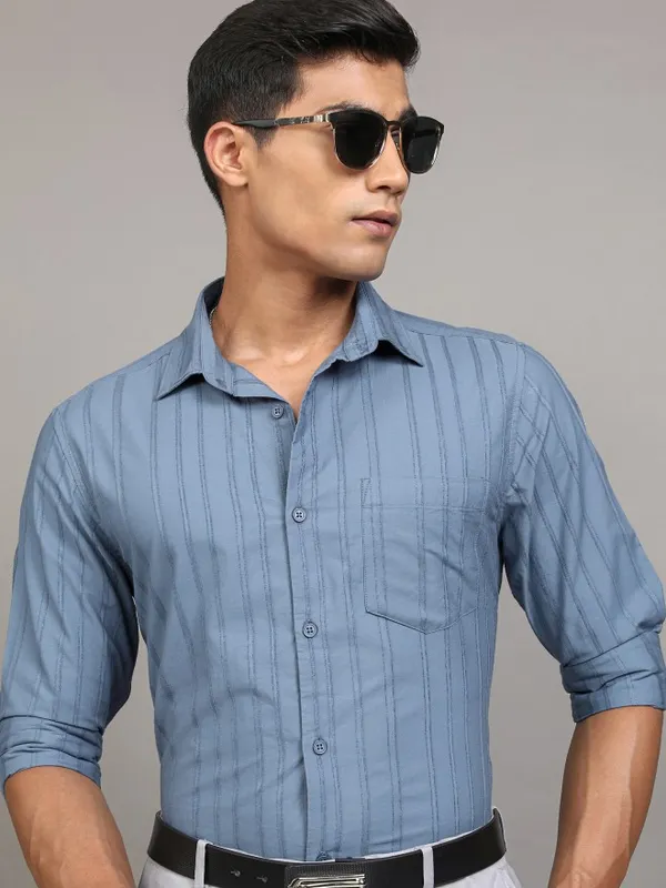 Locomotive Men Blue Striped Regular Fit Casual Shirt