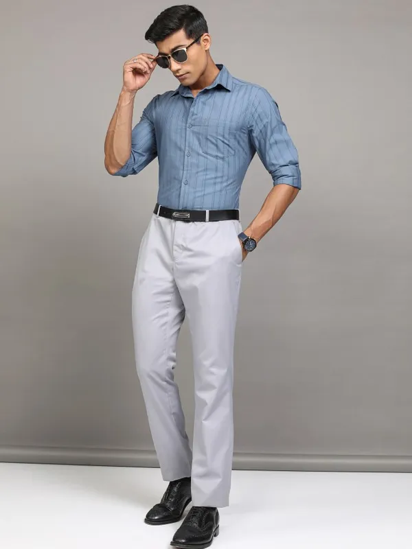 Locomotive Men Blue Striped Regular Fit Casual Shirt