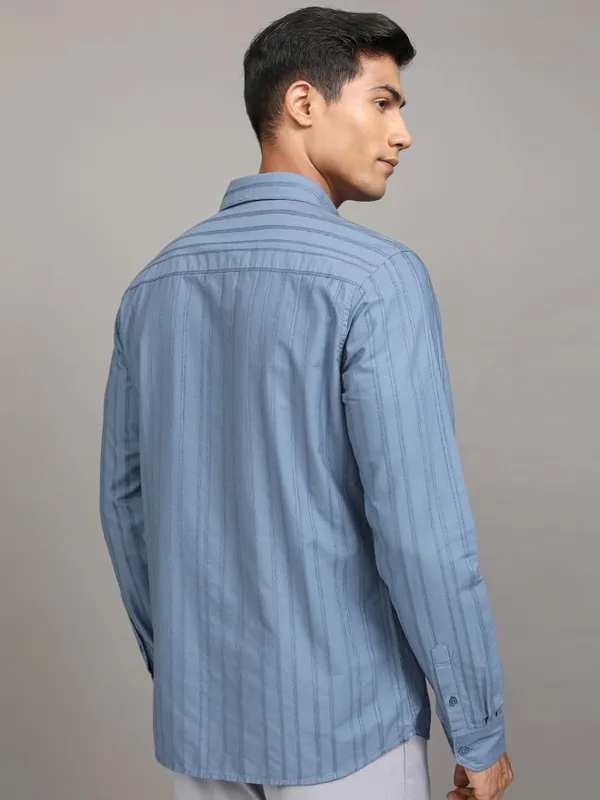 Locomotive Men Blue Striped Regular Fit Casual Shirt
