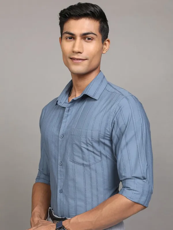 Locomotive Men Blue Striped Regular Fit Casual Shirt