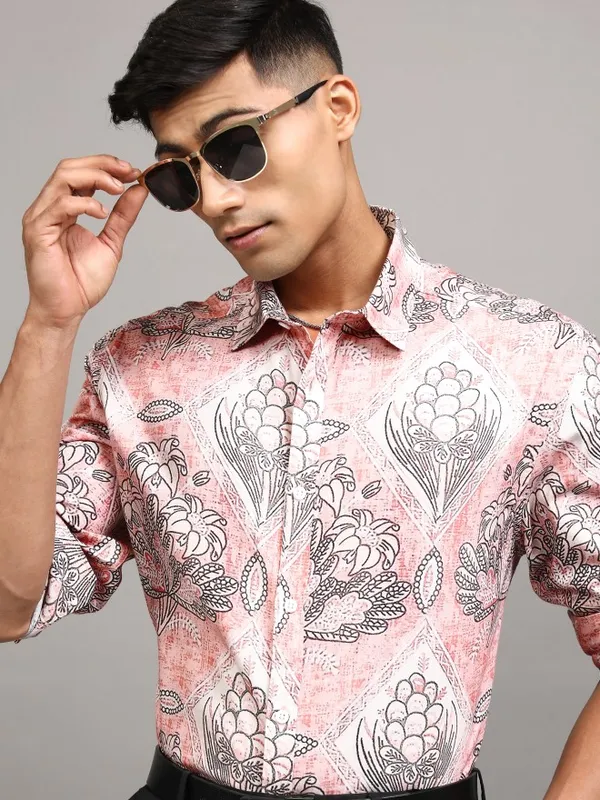 Locomotive Men Pink Printed Slim Fit Casual Shirt