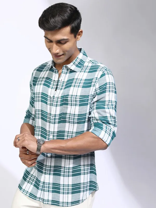 Locomotive Men Teal Checked Relaxed Fit Casual Shirt