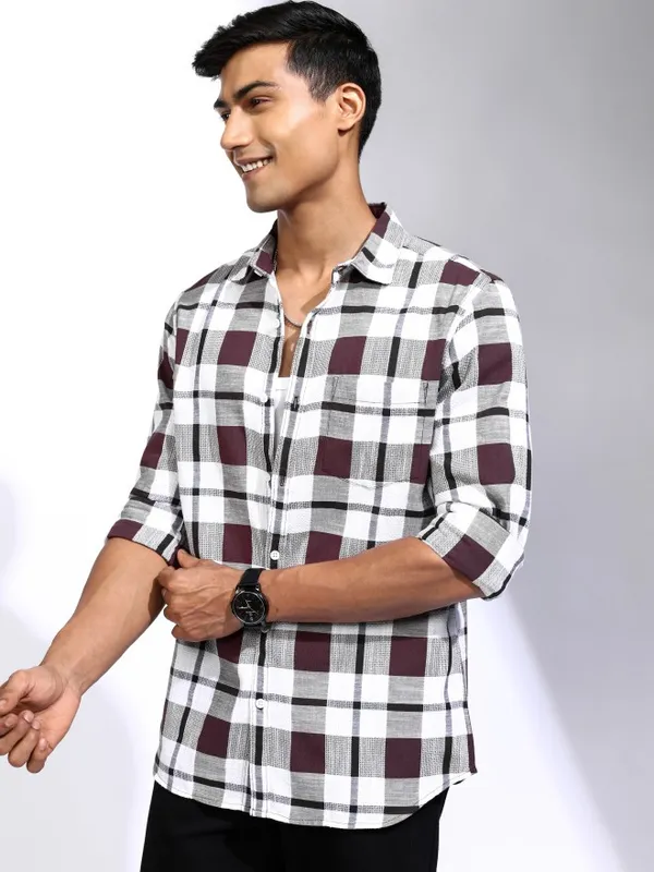 Locomotive Men Maroon Checked Regular Fit Casual Shirt