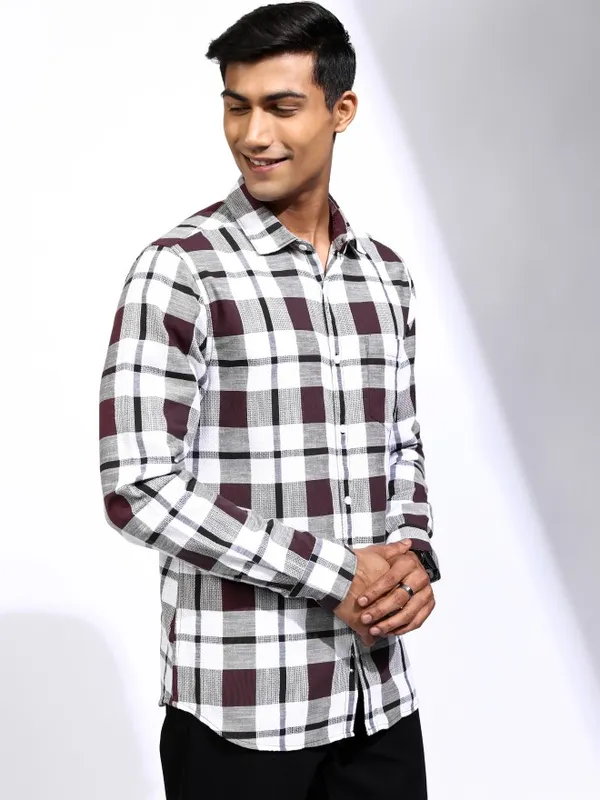 Locomotive Men Maroon Checked Regular Fit Casual Shirt
