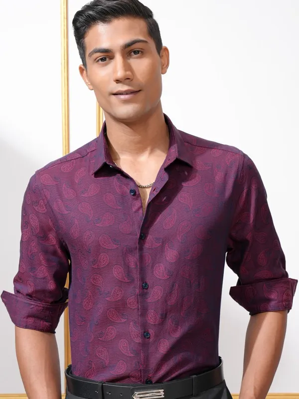 Locomotive Men Purple Printed Regular Fit Casual Shirt