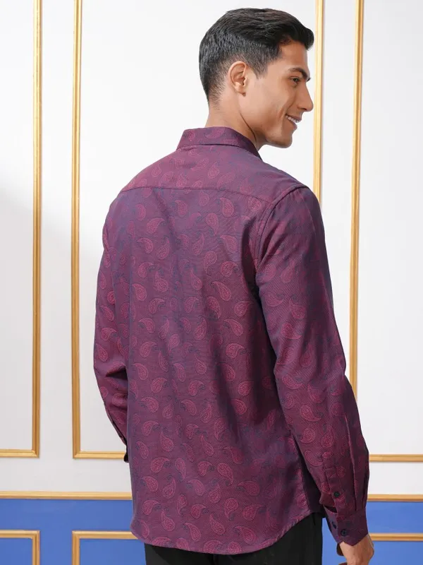Locomotive Men Purple Printed Regular Fit Casual Shirt
