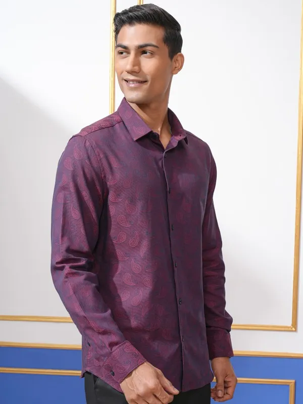 Locomotive Men Purple Printed Regular Fit Casual Shirt