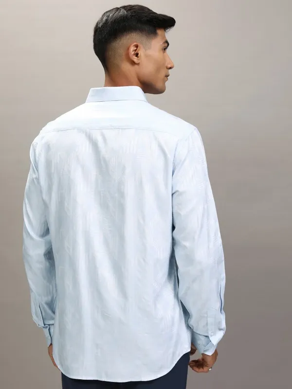 Locomotive Men Blue Textured Slim Fit Casual Shirt