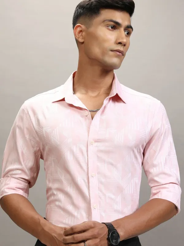 Locomotive Men Pink Textured Slim Fit Casual Shirt