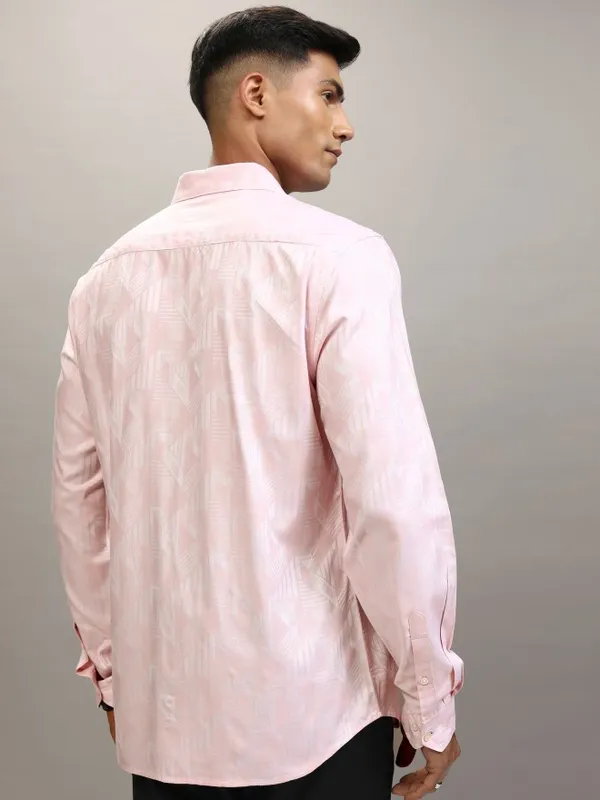 Locomotive Men Pink Textured Slim Fit Casual Shirt