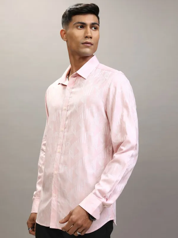 Locomotive Men Pink Textured Slim Fit Casual Shirt