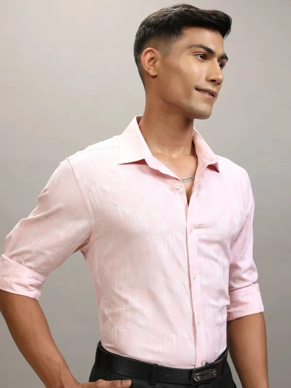 Locomotive Men Pink Textured Slim Fit Casual Shirt