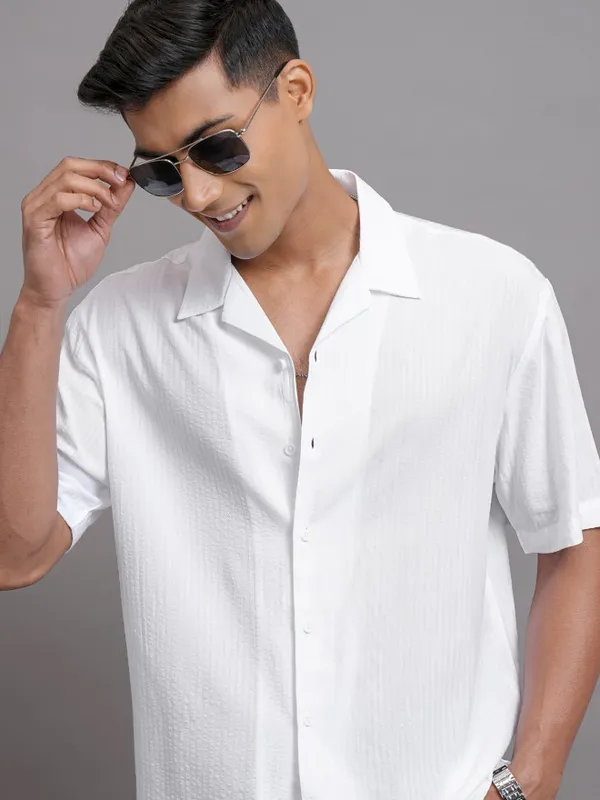 Locomotive Men White Textured Relaxed Fit Casual Shirt