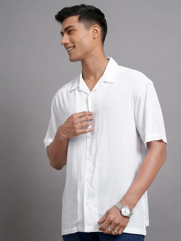 Locomotive Men White Textured Relaxed Fit Casual Shirt