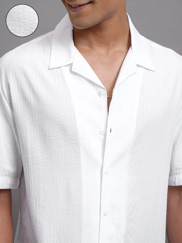Locomotive Men White Textured Relaxed Fit Casual Shirt