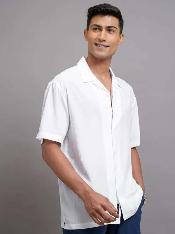 Locomotive Men White Textured Relaxed Fit Casual Shirt